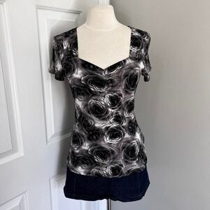 BLACK AND WHITE VINTAGE SUZIE FLORAL ROUCHED BUST SHIRT‎
